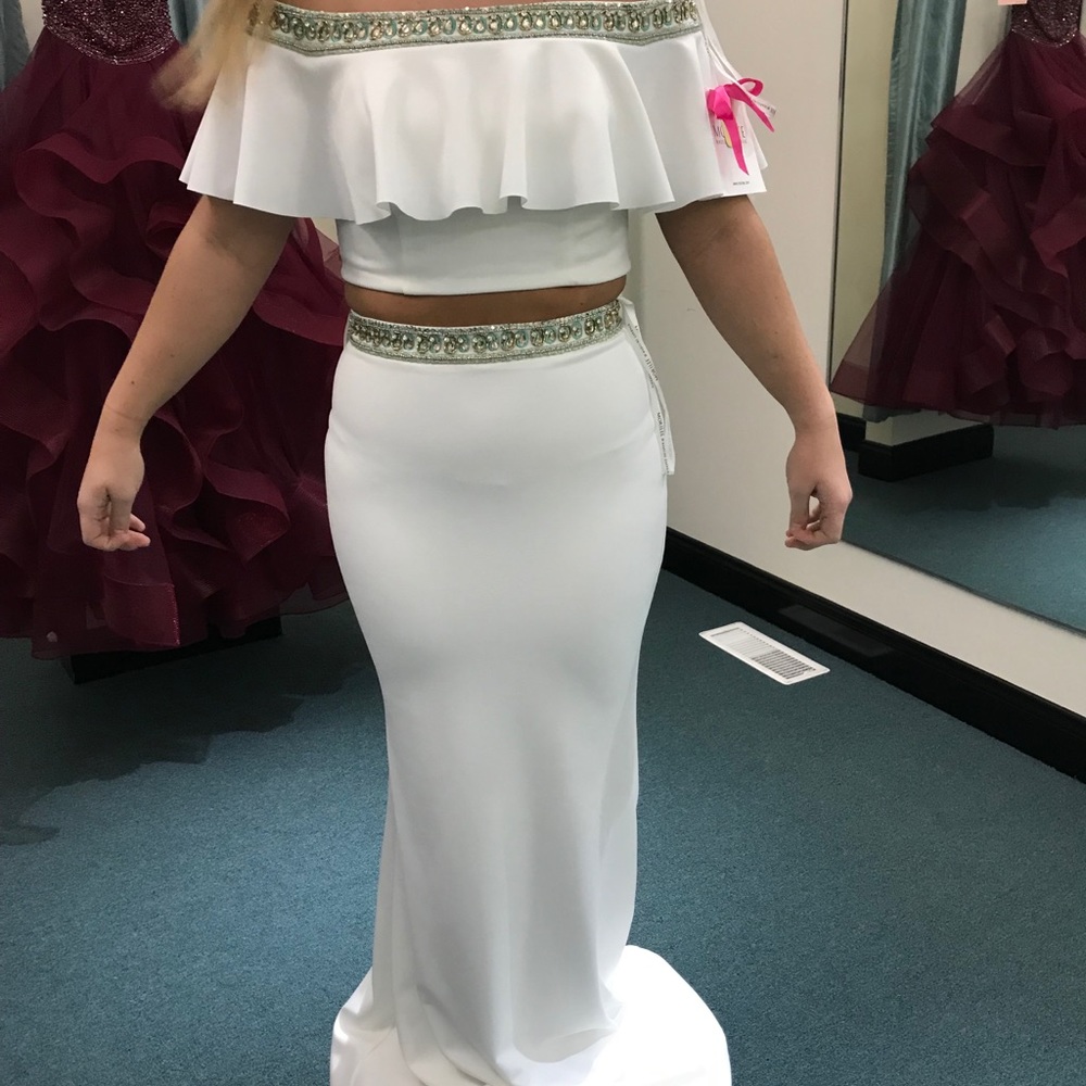 MORI LEE - Picture 2 of 3